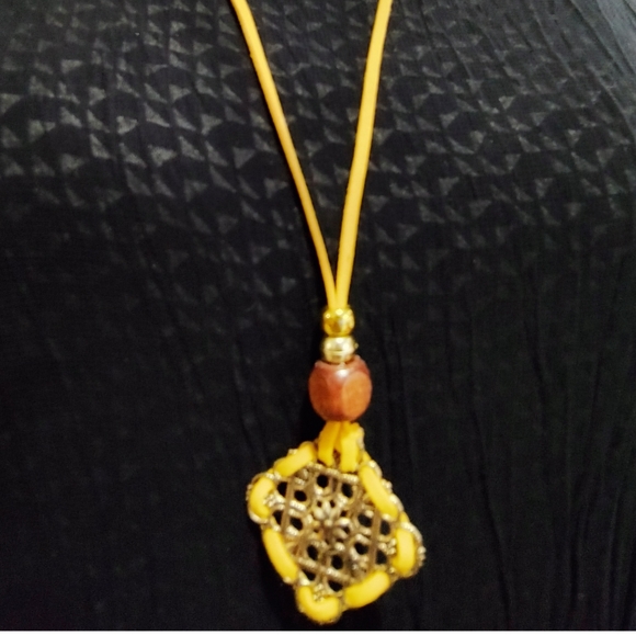 247N172 Handmade Gold Leather Necklace - Picture 3 of 6